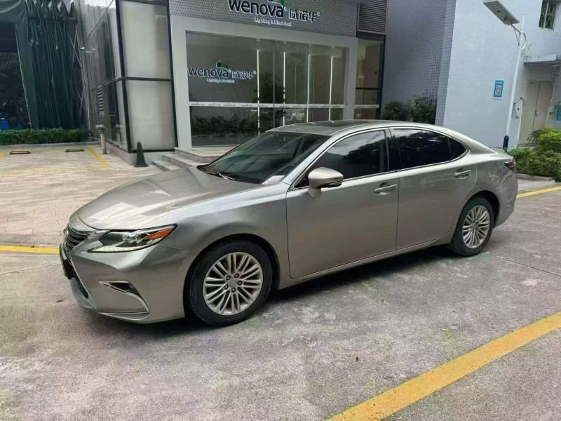 广州18年雷克萨斯ES2