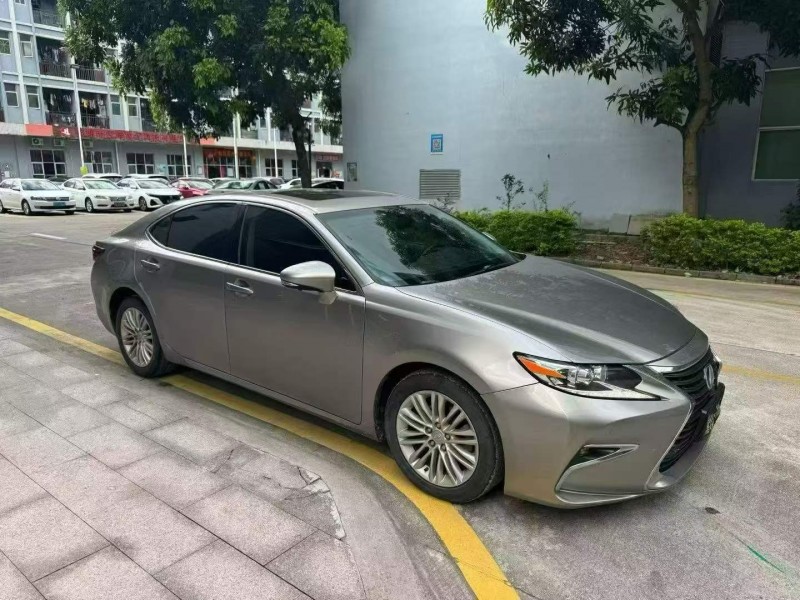 广州18年雷克萨斯ES3