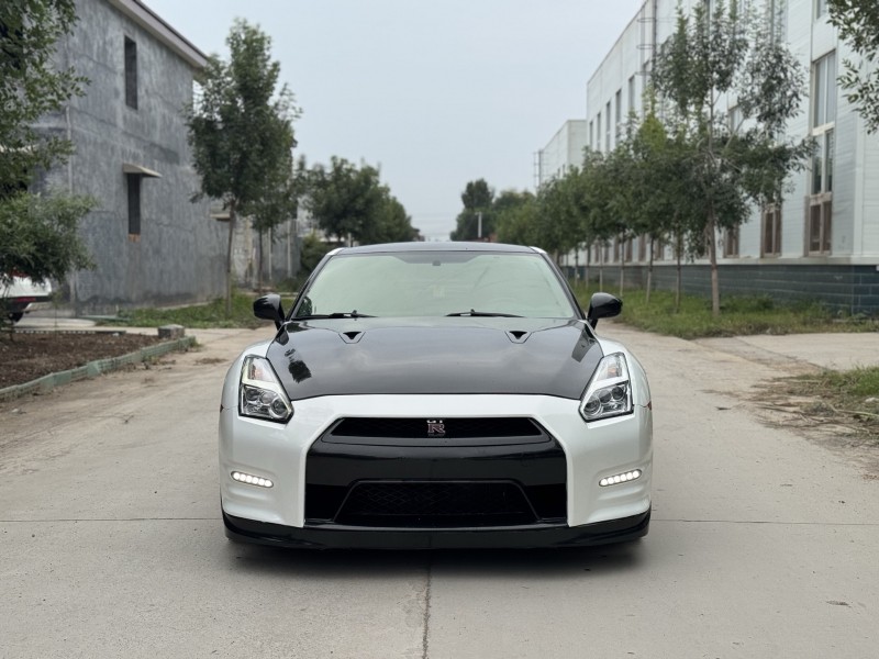 新乡15年日产GT-R1