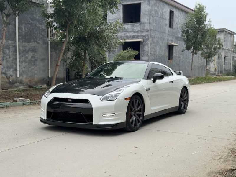 新乡15年日产GT-R2