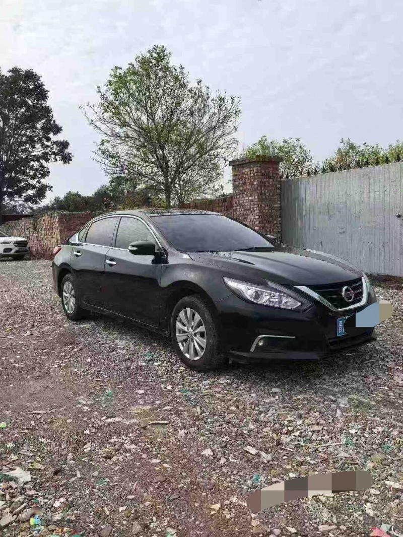 保定17年日产天籁3