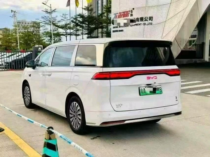 广州25年比亚迪夏8