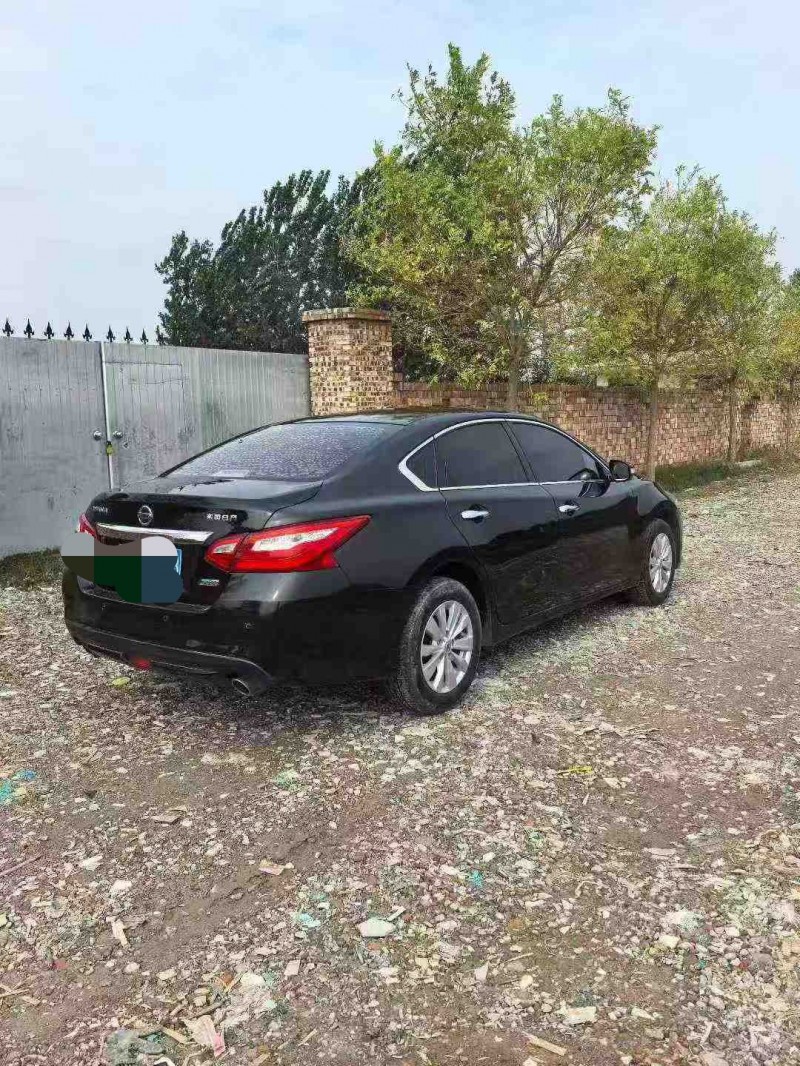 保定17年日产天籁5