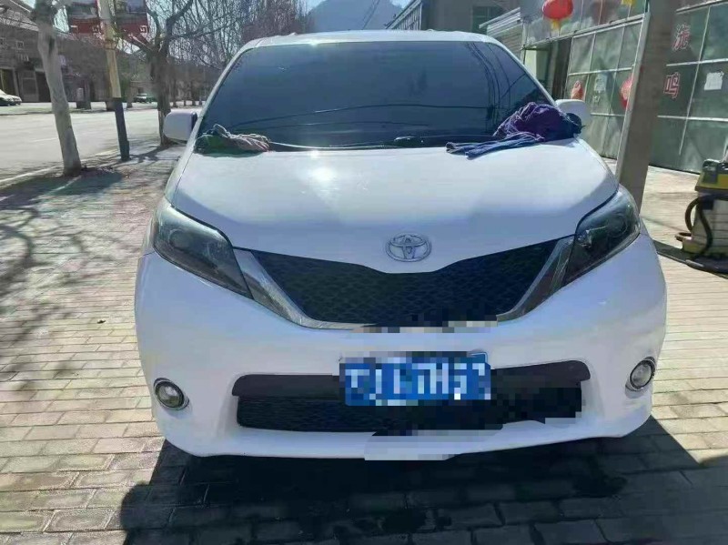 张家口16年丰田塞纳1