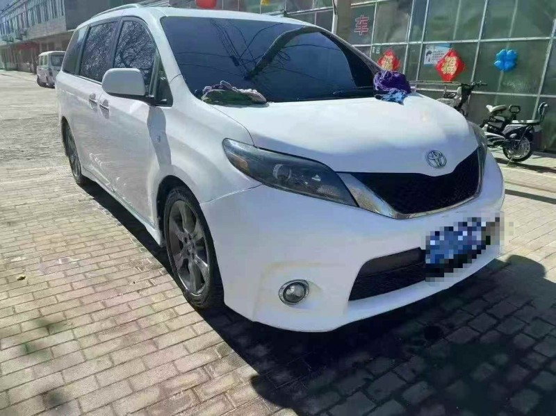 张家口16年丰田塞纳2