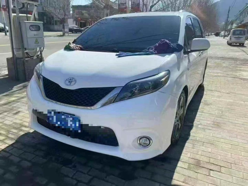 张家口16年丰田塞纳3