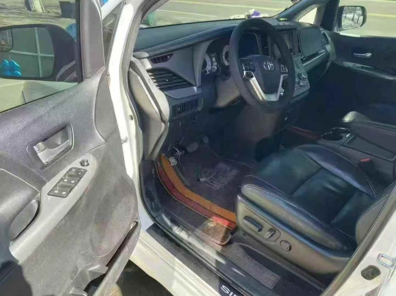 张家口16年丰田塞纳9