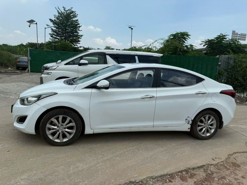 中山17年现代朗动5