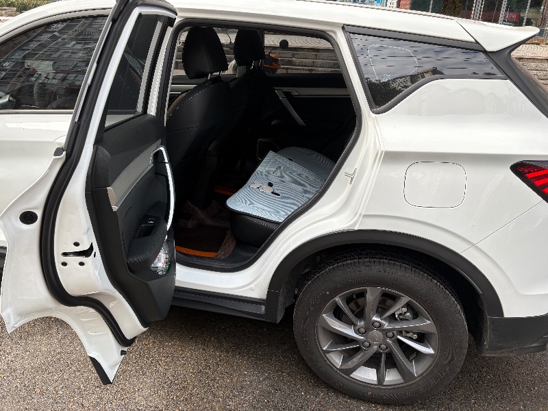 达州25年吉利缤越6