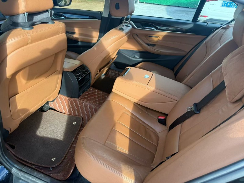 中山18年宝马5系8