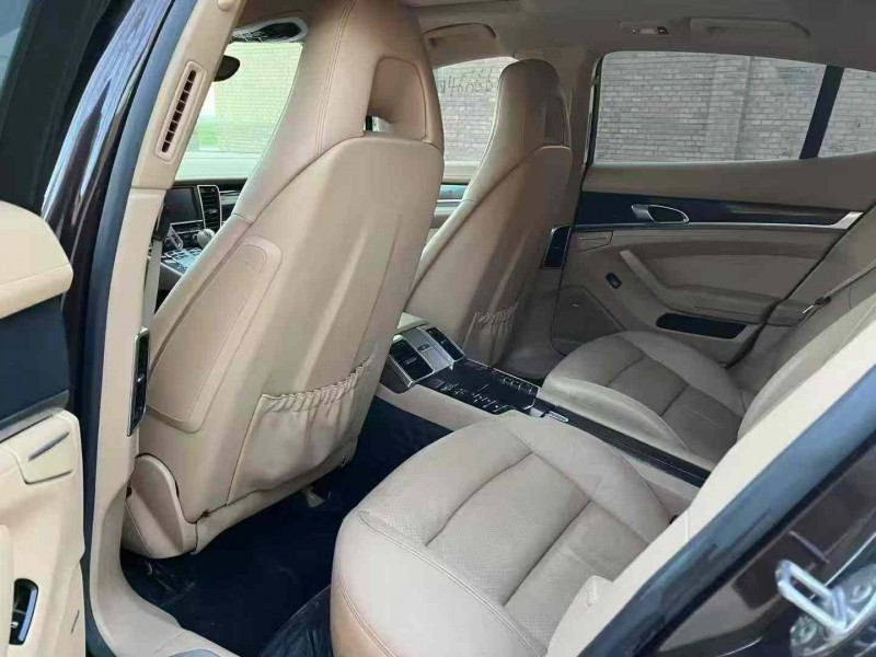 保定14年保时捷帕拉梅拉4