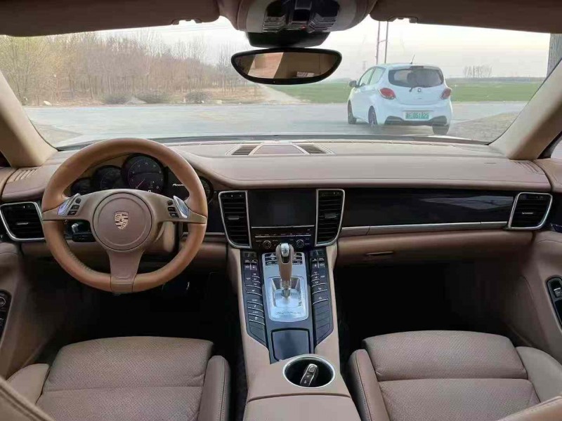 保定14年保时捷帕拉梅拉6