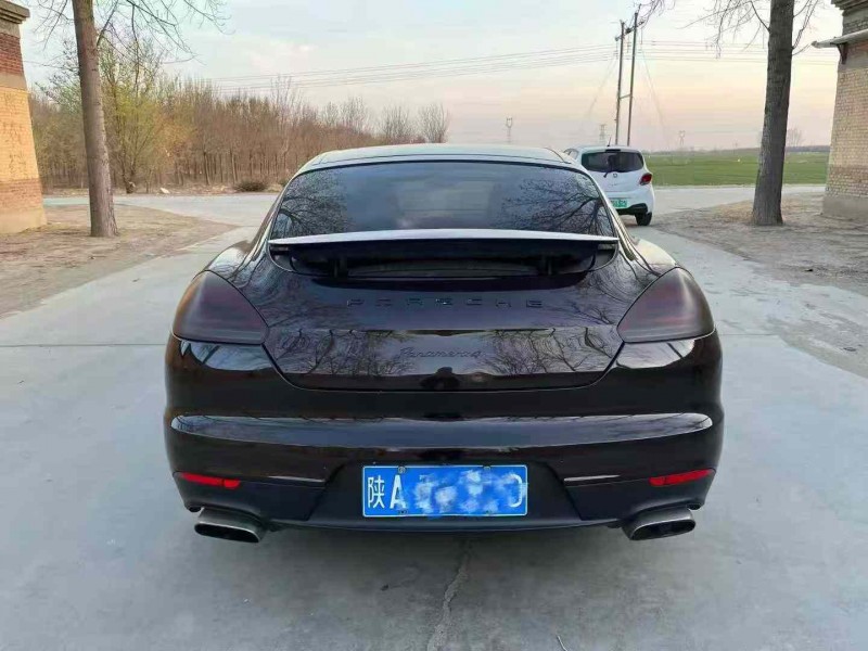 保定14年保时捷帕拉梅拉9
