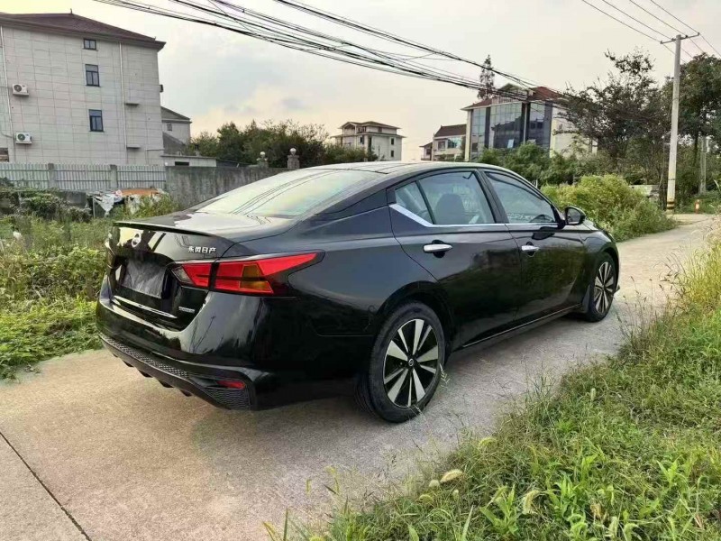 湖州21年日产天籁8