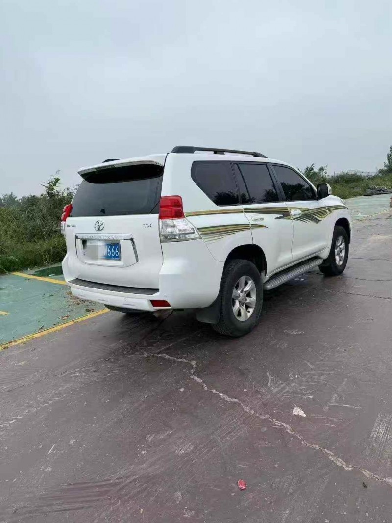 济宁13年丰田普拉多7