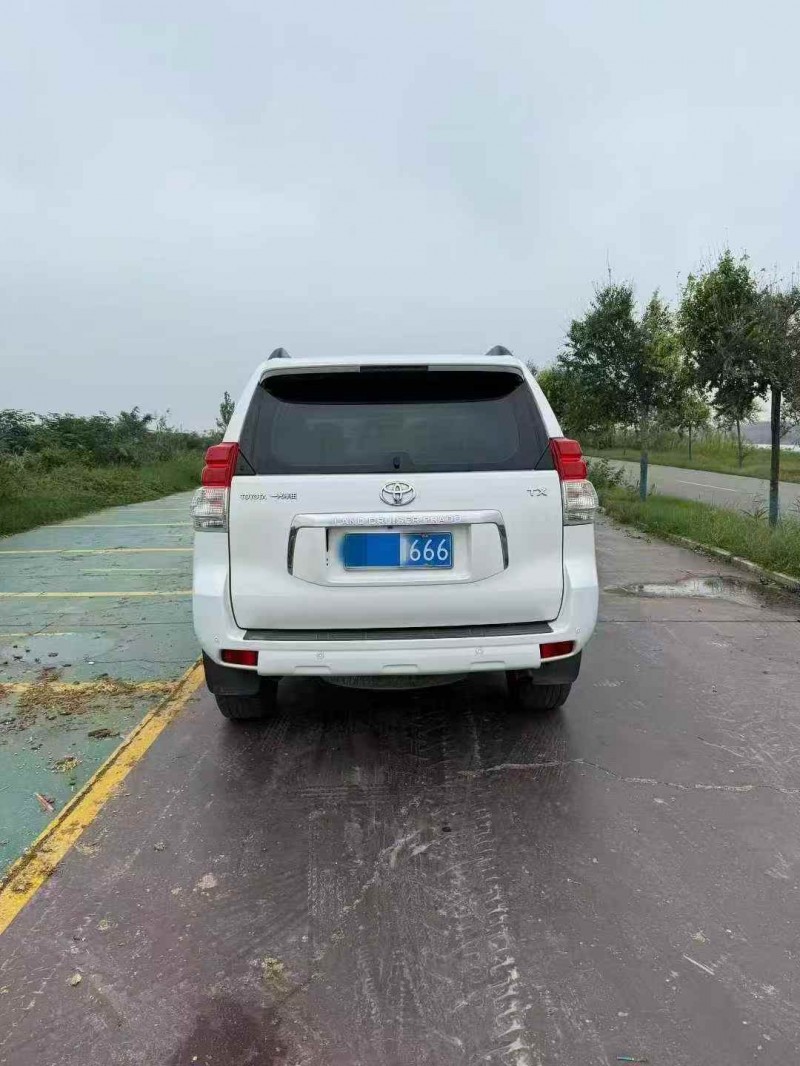 济宁13年丰田普拉多8