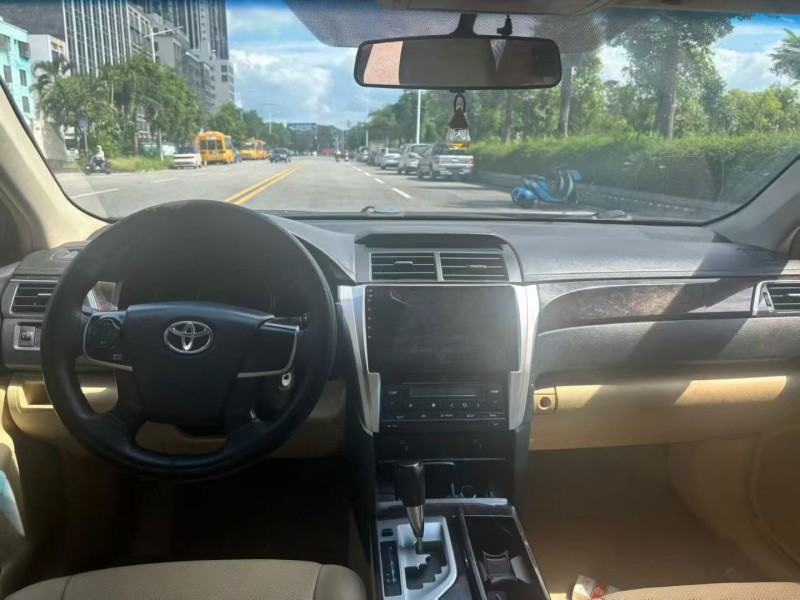 防城港16年丰田凯美瑞4