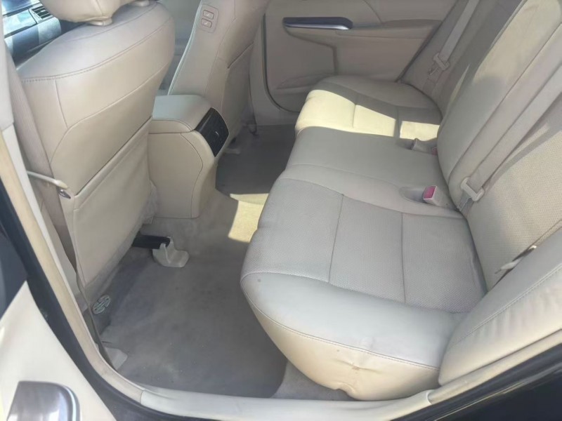 防城港16年丰田凯美瑞5