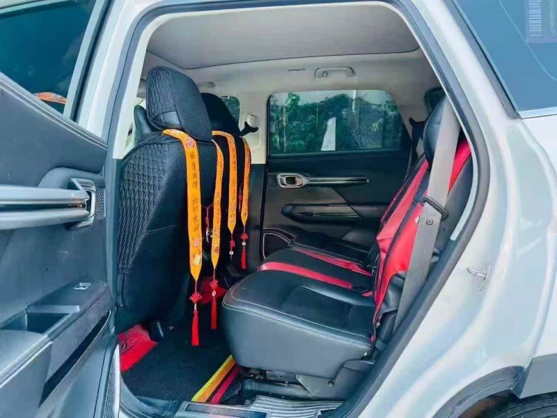 枣庄21年吉利博越4