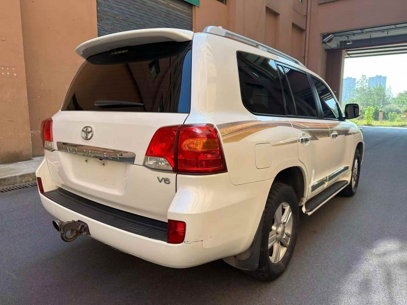 重庆15年丰田兰德酷路泽8