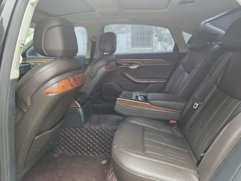 郑州19年奥迪A8L8