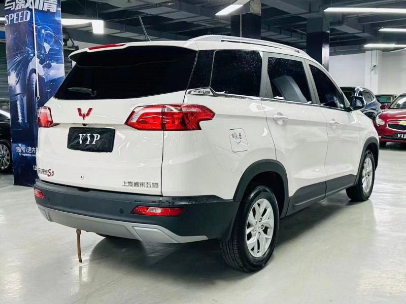 曲靖18年五菱汽车宏光7