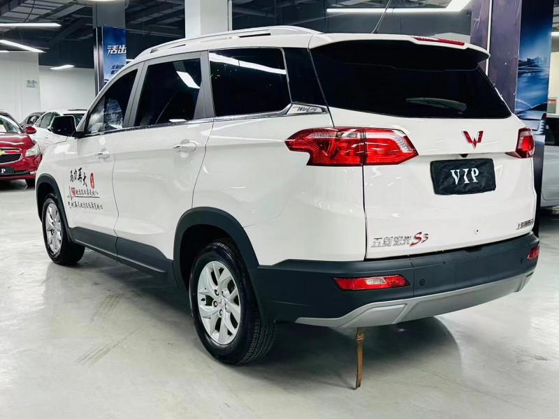 曲靖18年五菱汽车宏光8