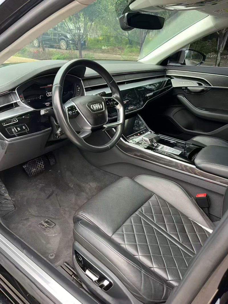 青岛21年奥迪A8L4