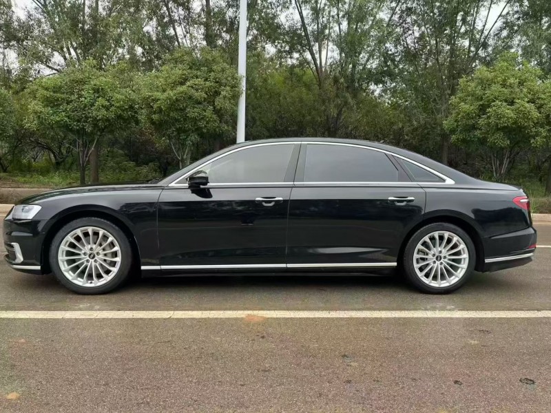 青岛21年奥迪A8L8