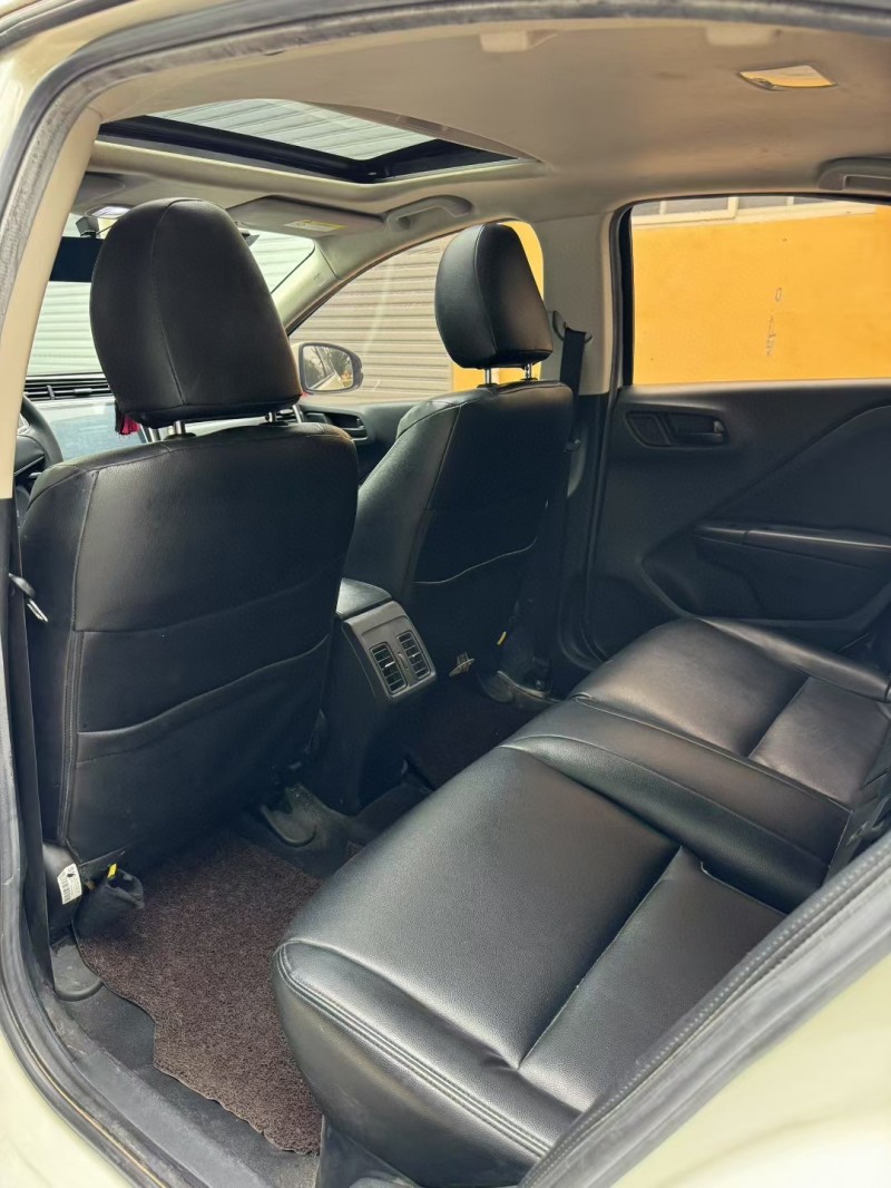 邢台17年本田竞瑞8