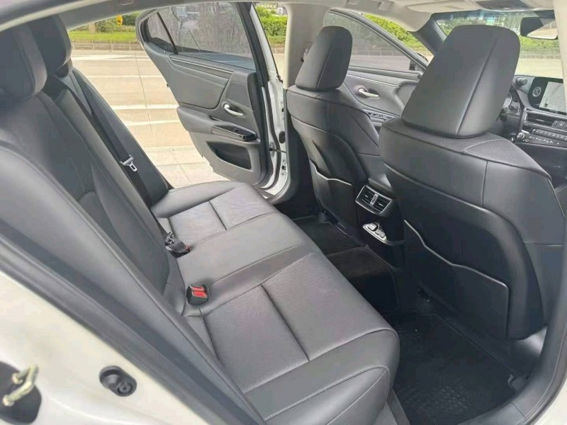 汕头24年雷克萨斯ES4