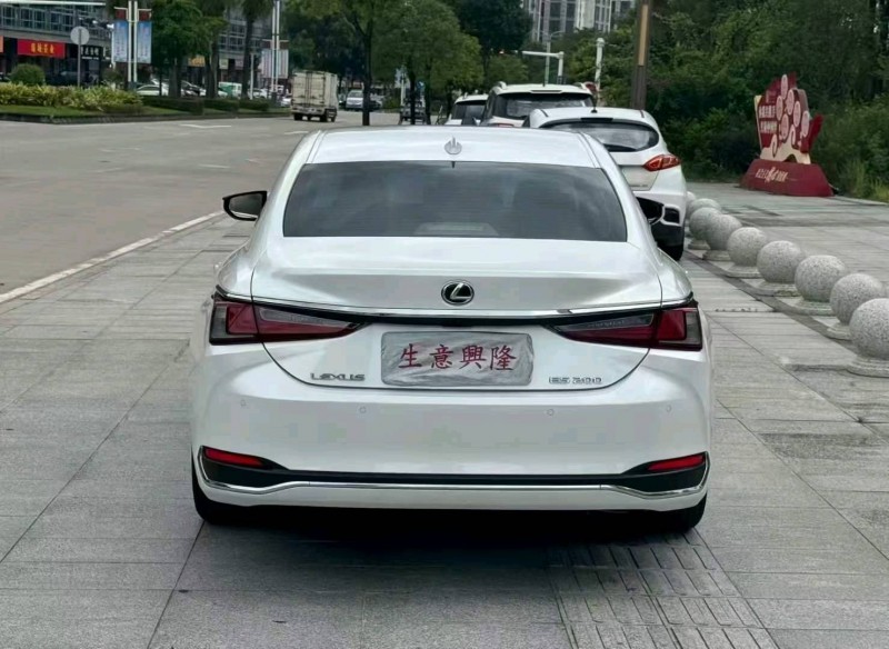 汕头24年雷克萨斯ES8