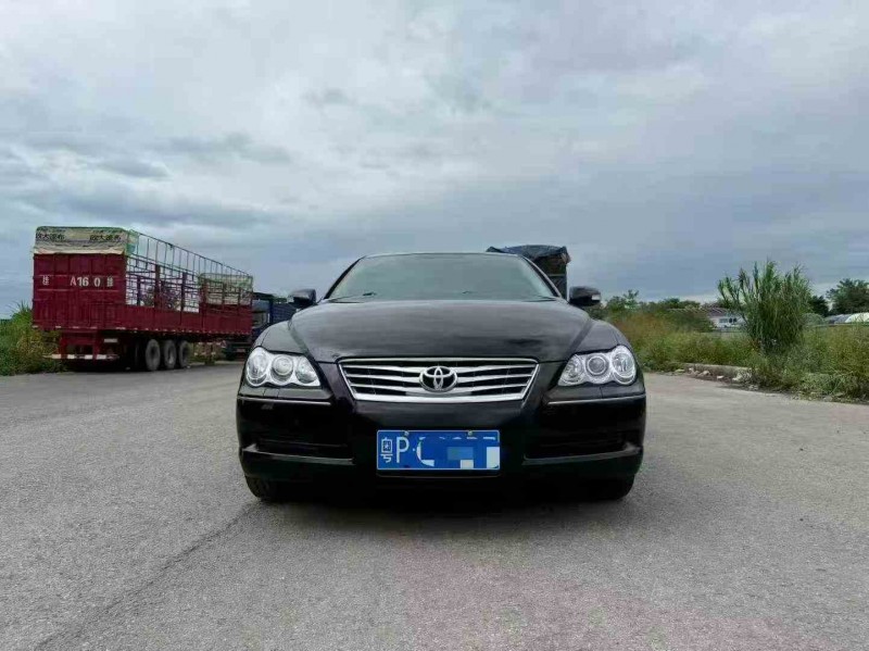 桂林10年丰田锐志1