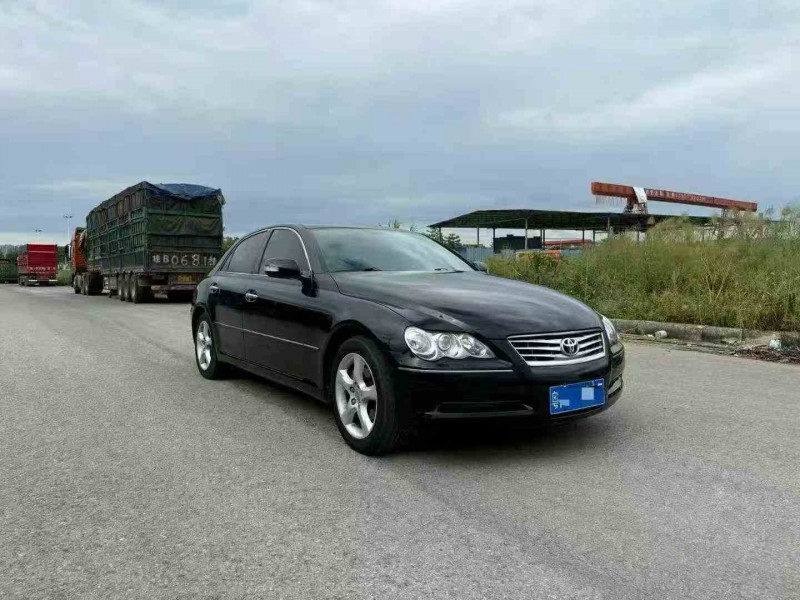 桂林10年丰田锐志3