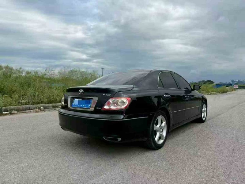 桂林10年丰田锐志7