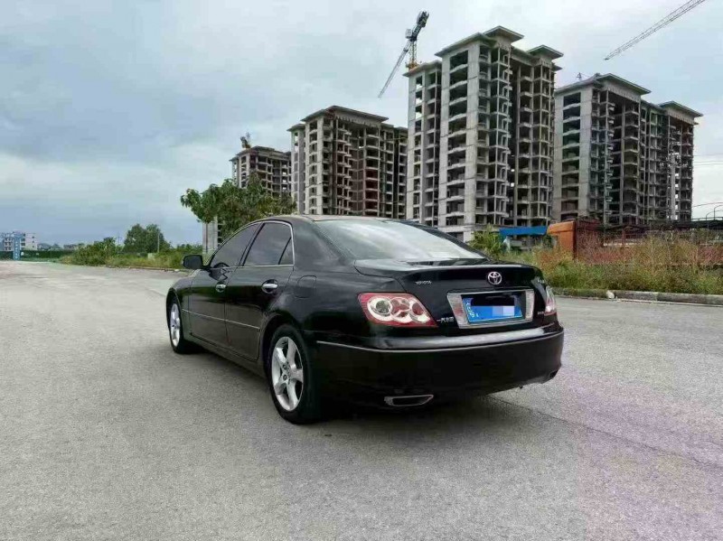 桂林10年丰田锐志8