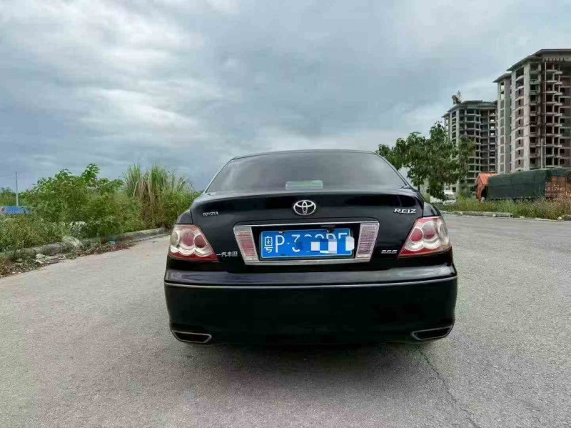 桂林10年丰田锐志9