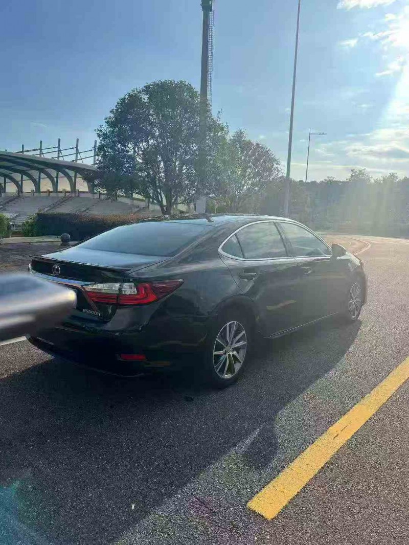 梧州17年雷克萨斯ES7