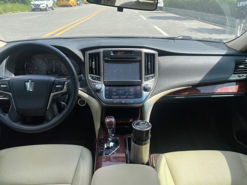 佛山15年丰田皇冠8