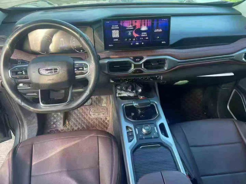 桂林21年吉利博越4