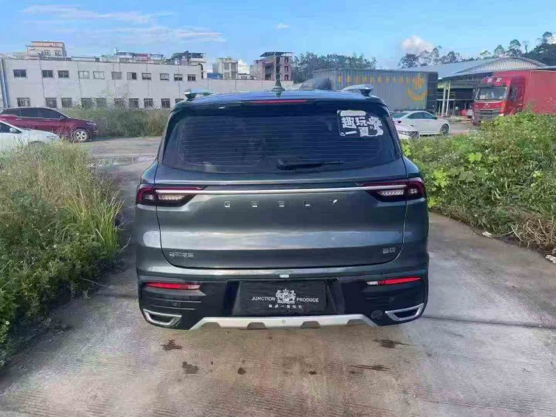 桂林21年吉利博越7