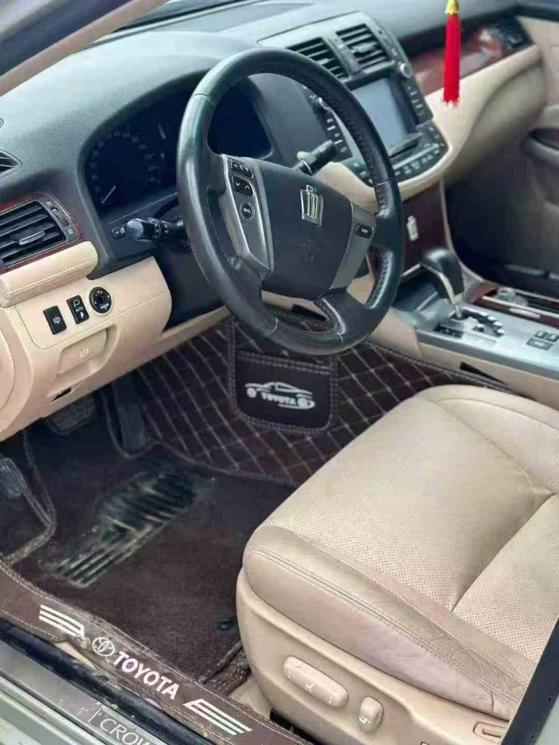 南宁13年丰田皇冠4