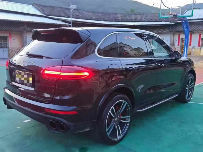 广州11年保时捷卡宴7