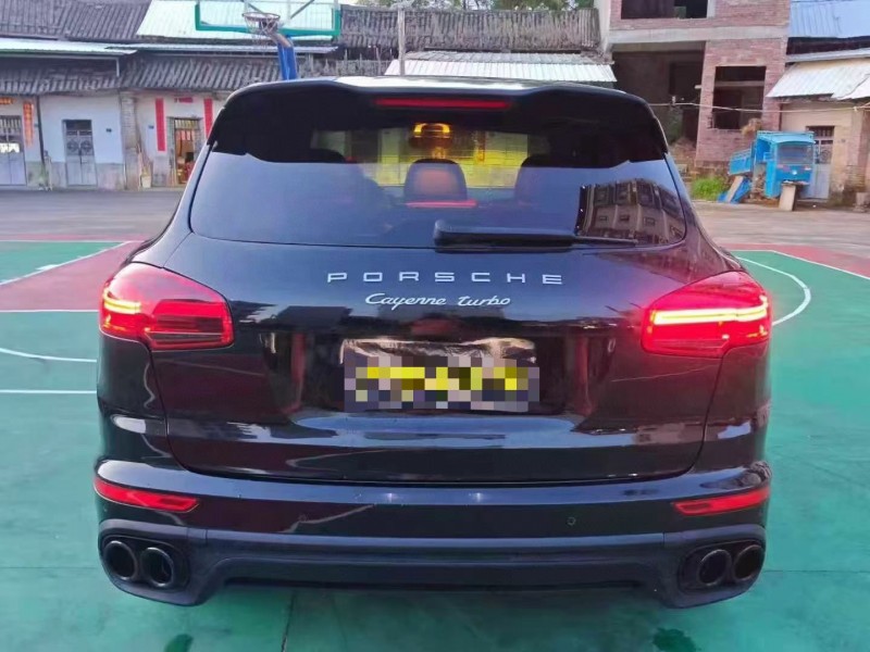 广州11年保时捷卡宴9