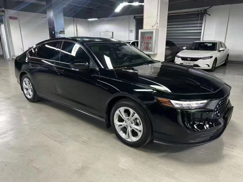 曲靖23年本田雅阁3