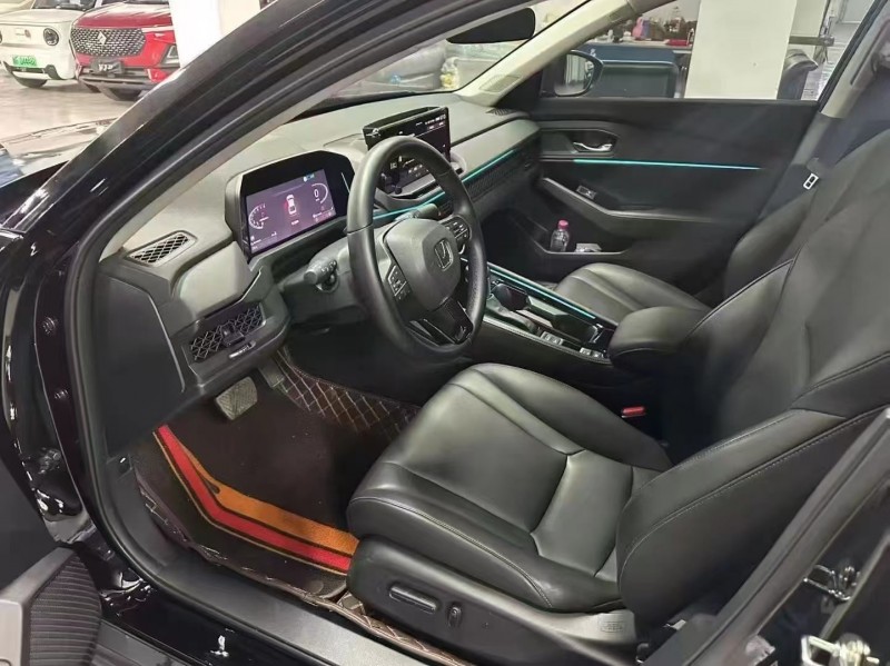 曲靖23年本田雅阁5