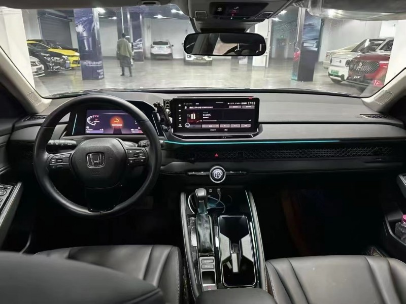 曲靖23年本田雅阁6