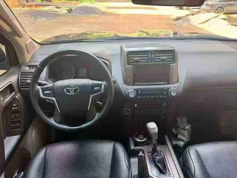 梧州12年丰田普拉多6