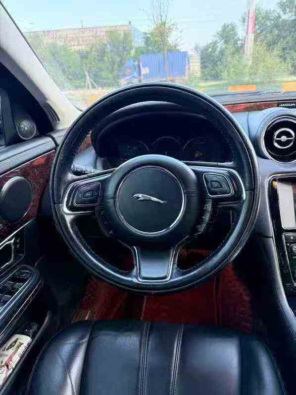 江门15年捷豹XJL5