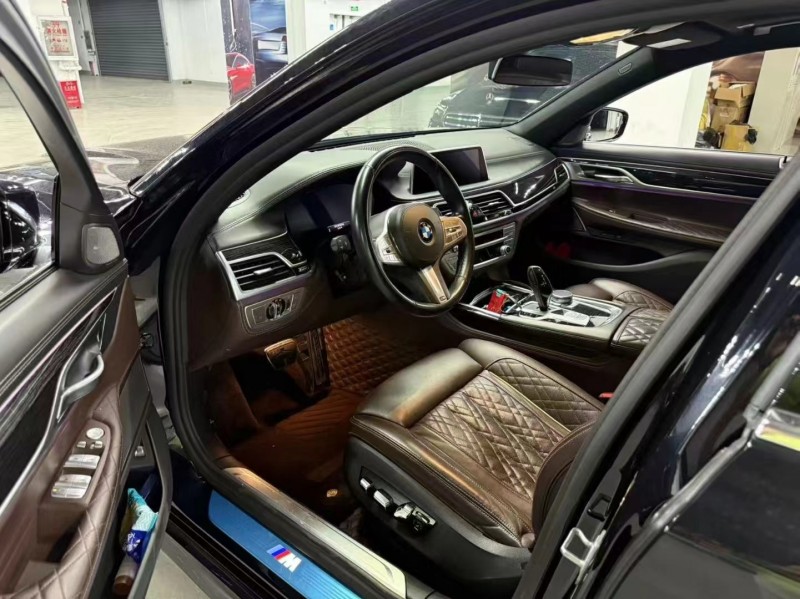 曲靖21年宝马7系4